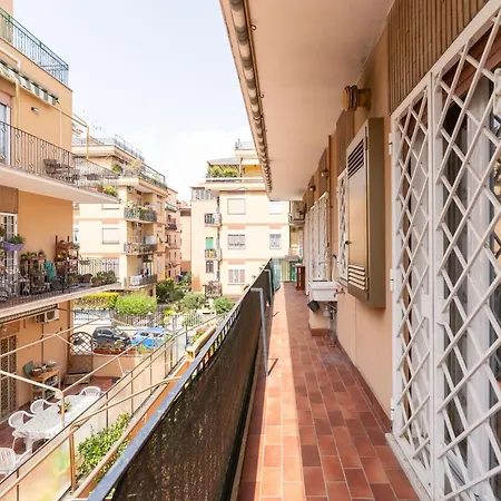 Casa Julia - Moderno In Stile Industriale Con Balcone A Appartamento